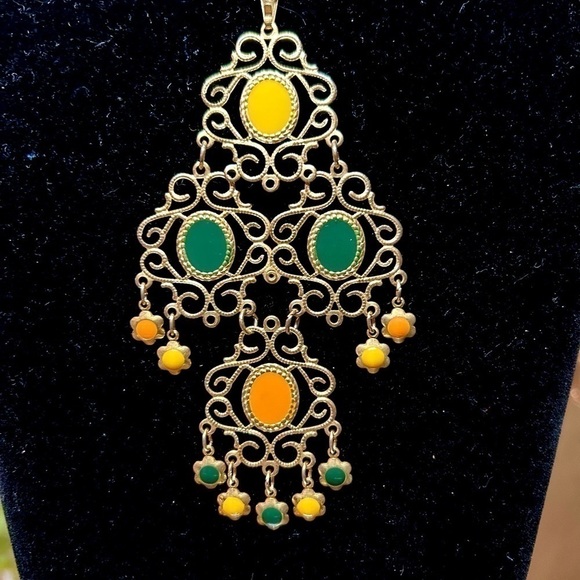 Chandelier Necklace Gold - Picture 3 of 3